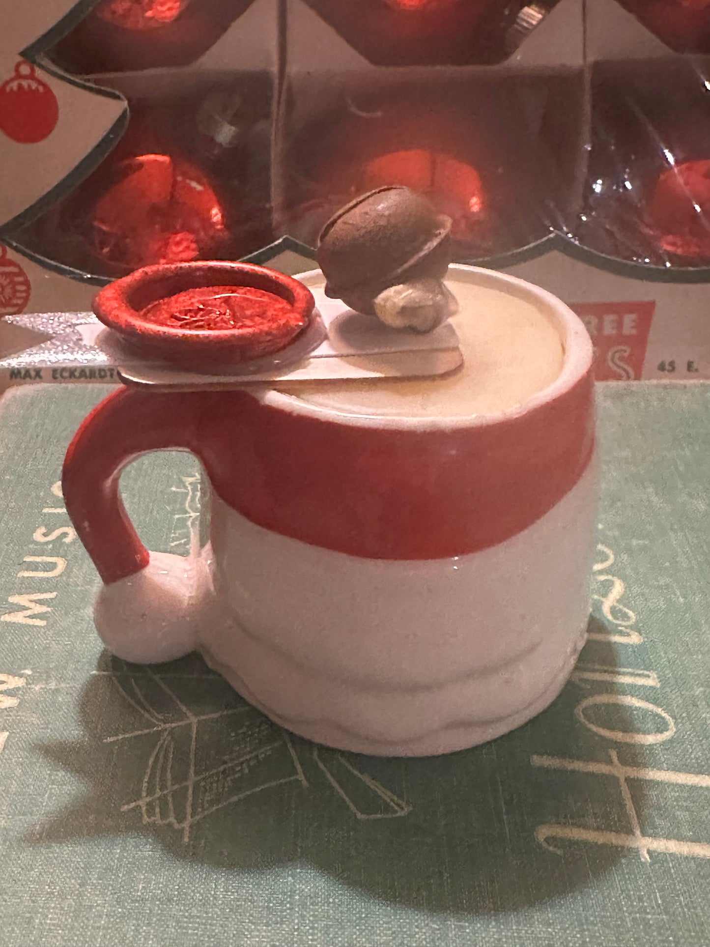 Small Vintage Winking Santa Mug Candle
